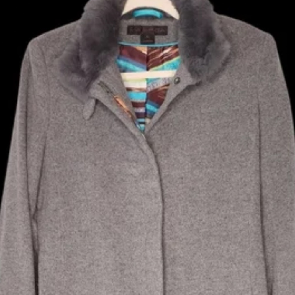 GREY VIA SPIGA WOOL CASHMERE BLEND COAT WITH LUXURIOUS RABBIT FUR TRIM.